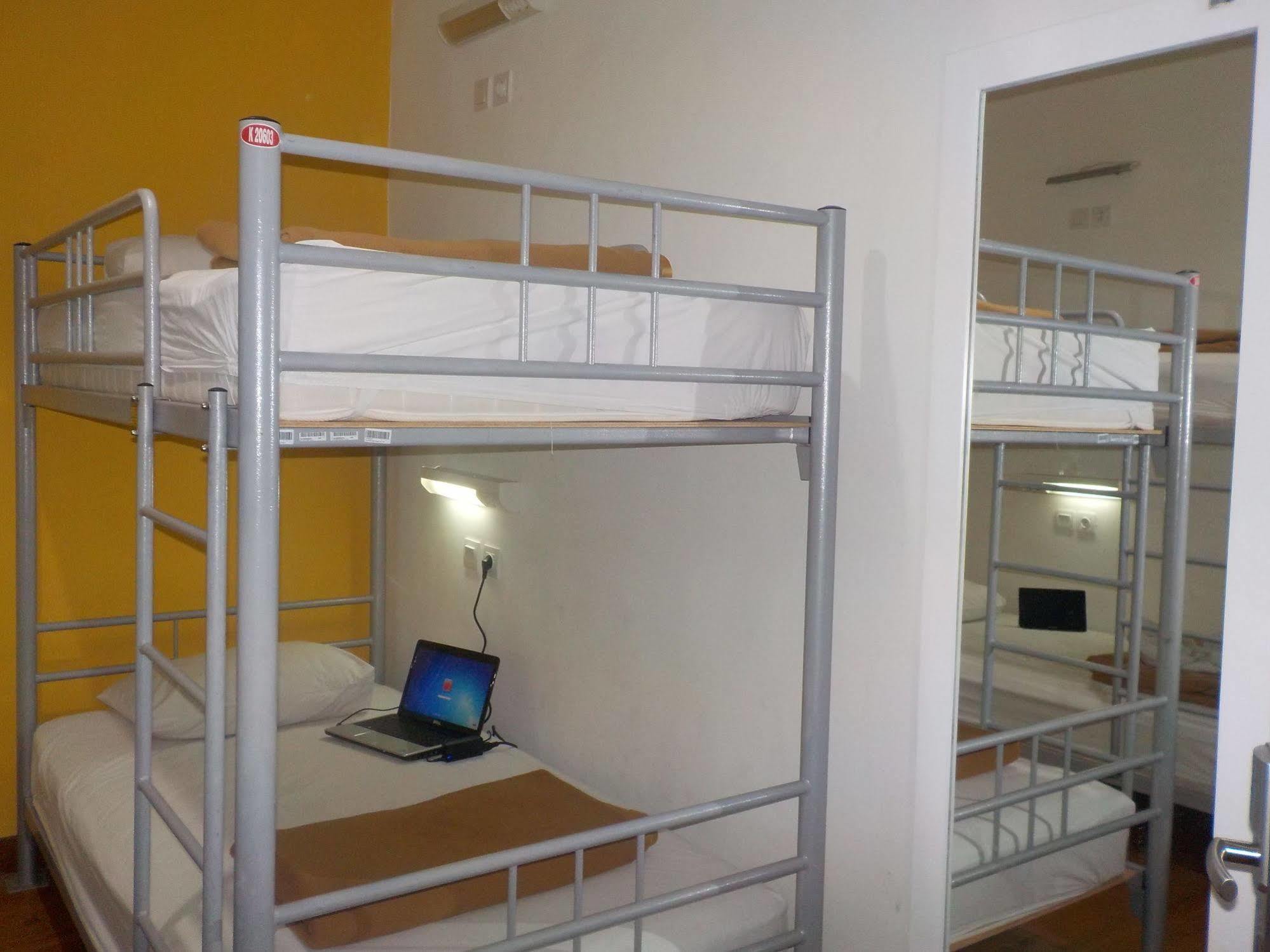 Cx Hostel Kuta Raya Ngoại thất bức ảnh
