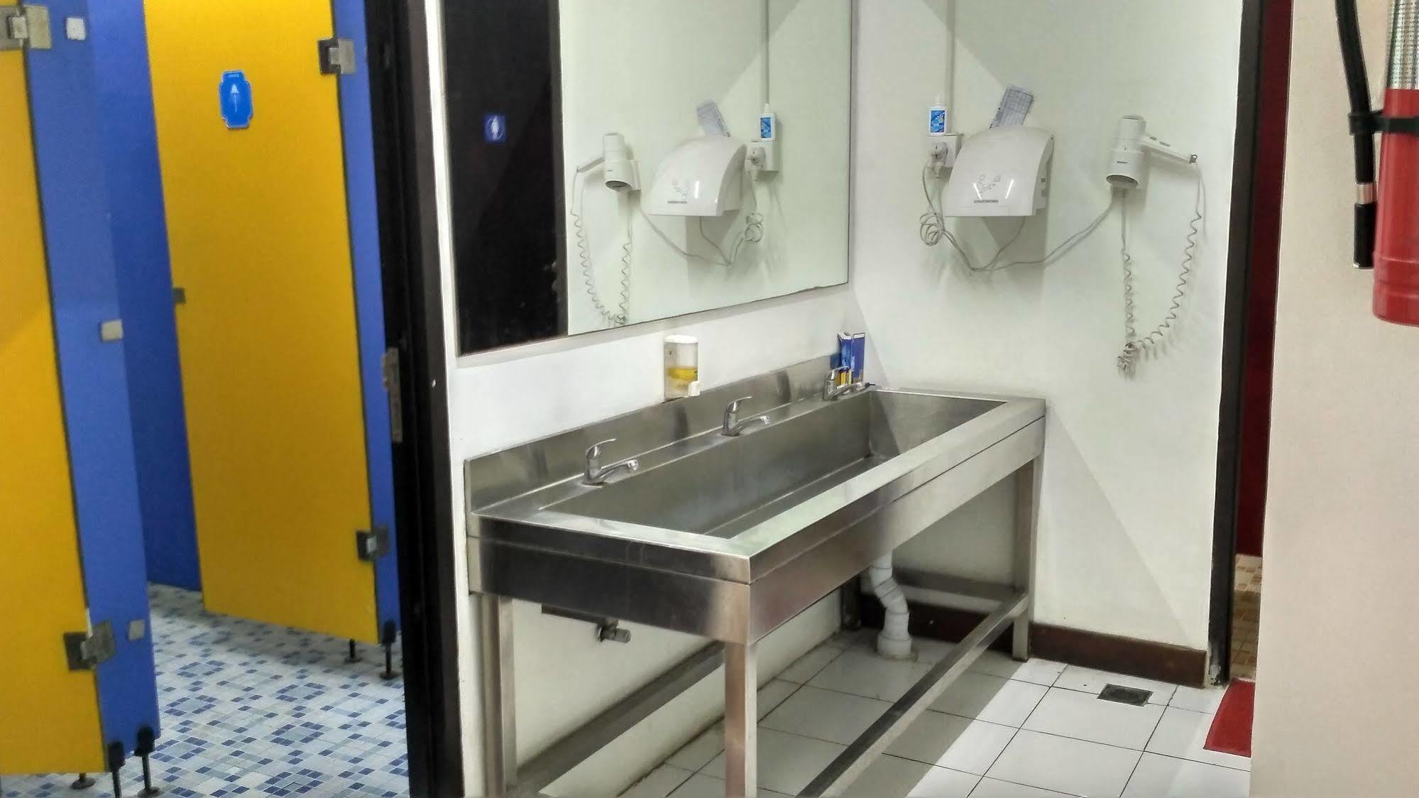 Cx Hostel Kuta Raya Ngoại thất bức ảnh